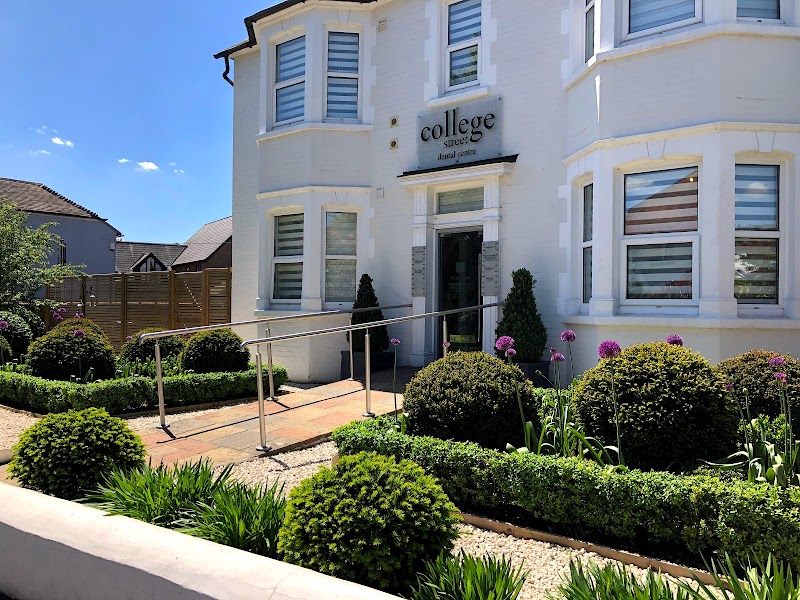 College Street Dental Centre