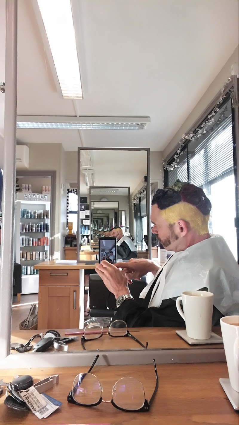 Salon Sixteen